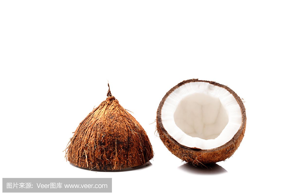 一半椰子被孤立在白色的背景上